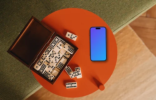 Des dominos et un iPhone mockup