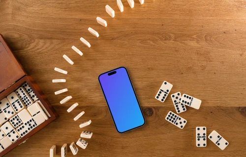 iPhone mockup au milieu des dominos
