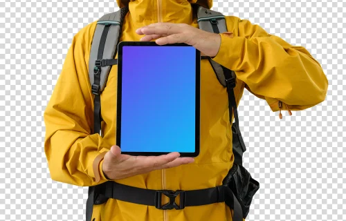 Randonneur en veste jaune avec un iPad mockup
