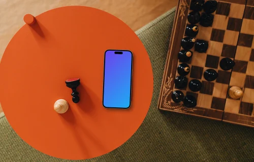 iPhone mockup à côté du jeu d'échecs