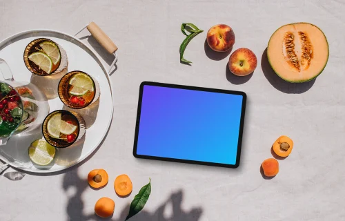 Tablette paysage mockup à côté des fruits frais