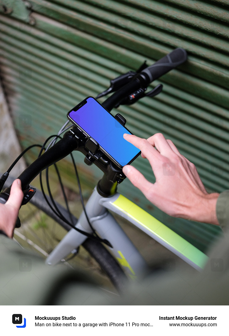 Homme à vélo près d'un garage avec un iPhone 11 Pro mockup dans un support de vélo