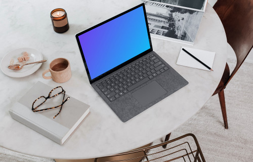 Microsoft Surface Laptop mockup sur la table