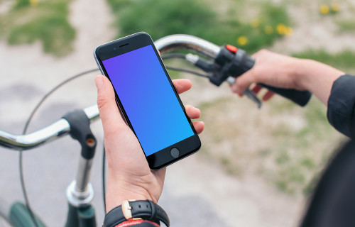 Tenir l'iPhone 6 mockup sur un vélo