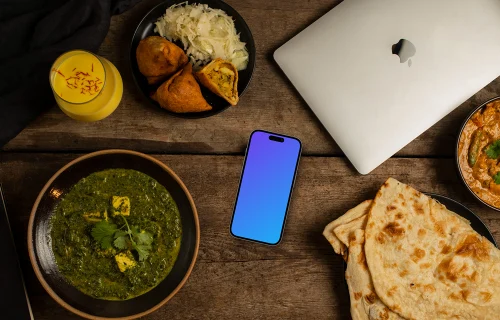Smartphone mockup avec la cuisine indienne