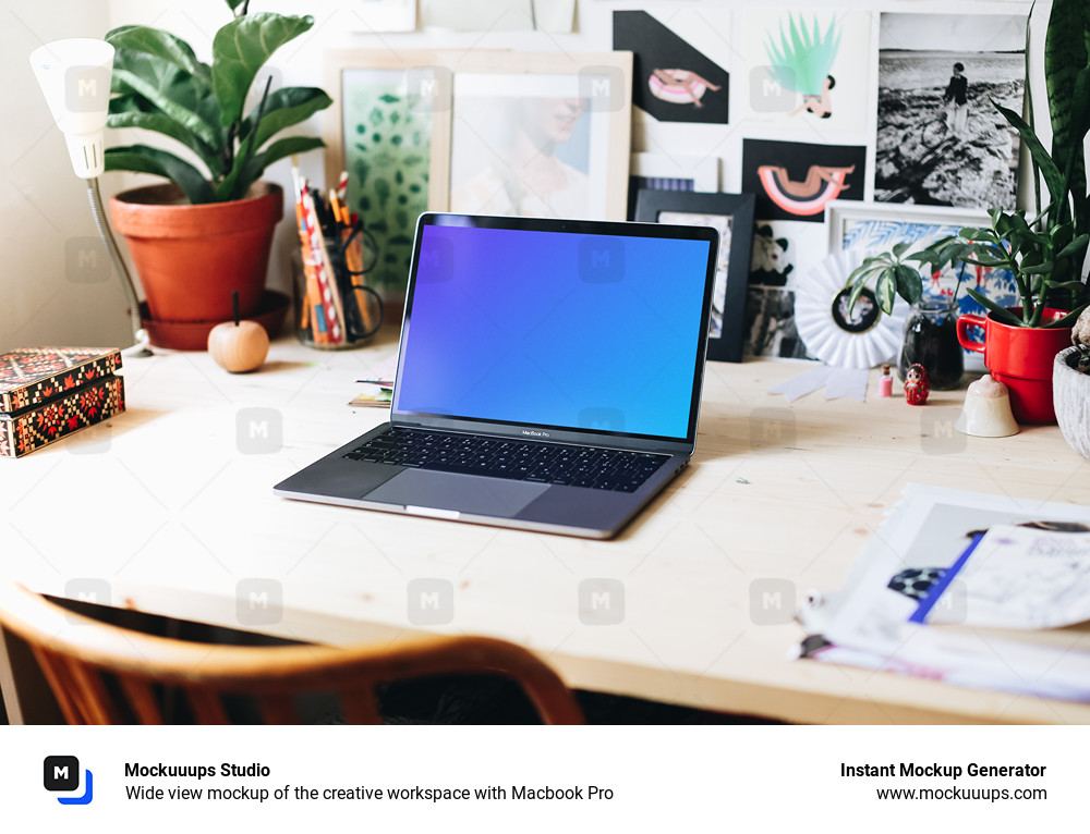 Vue large mockup de l'espace de travail créatif avec Macbook Pro